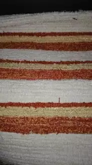 Ručně tkaný koberec 100x50 cm, béžový s oranžovozlatým proužkem
