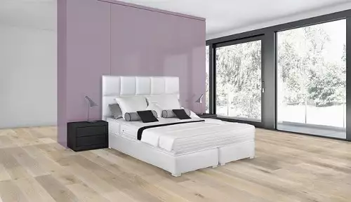 Luxusní celočalouněná postel Kent s vkládanými čalouněnými čtverci s masivním jádrem