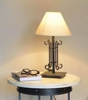 Ručně kovaná stolní lampa Salome