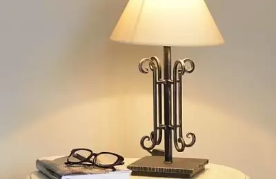 Ručně kovaná stolní lampa Salome