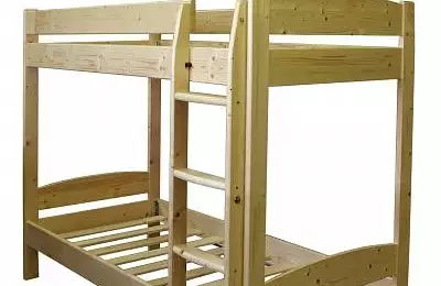 Patrová postel z masivního dřeva s žebříkem Monika