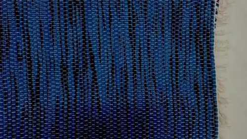 Ručně tkaný koberec v rozměru 80 x 150 cm