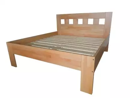 Bytelná manželská postel z masivu Milo 844