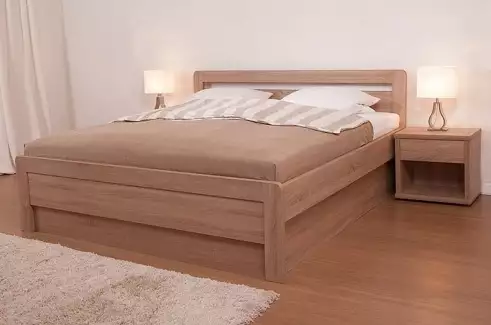 Postel Adam z masivu s oblými nebo rovnými rohy