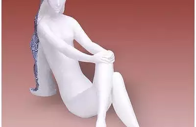 Bílá dekorativní figura dlouhá 32,8 cm Akt Babeta