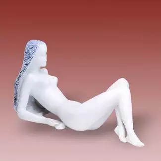 Tradiční figura z porcelánu vážící 780 gramů  Akt Cecílie