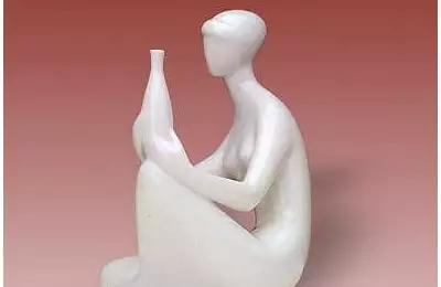 Dekorativní ozdobný porcelán o výšce 22 cm  Akt s vázou