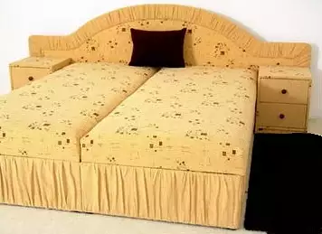 Antonie luxusní čalouněné dvoulůžko s nočními stolky