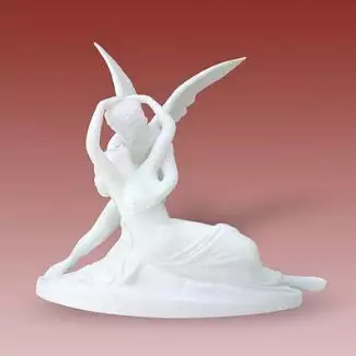 Tradiční figura z porcelánu vysoká 20 cm Amor a Psyche