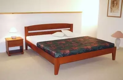 Pevná buková postel Barbora