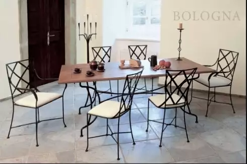 Kovový hranatý jídelní stůl menší Bilbao