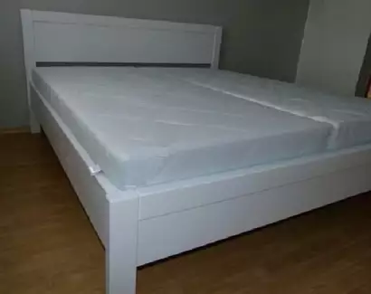 Buková masivní postel Iveta - moření bílá