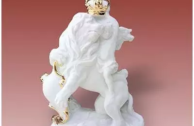 Ručně vyráběný porcelán vysoký 20,3 cm Český lev