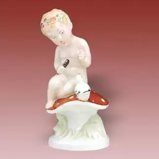 Figurální a ozdobný porcelán Chlapec s mochomůrkou