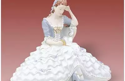Figura z porcelánu o výšce 22,5 cm Dáma s knihou