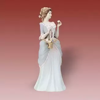 Ozdobná porcelánová figura Dáma s košíčkem