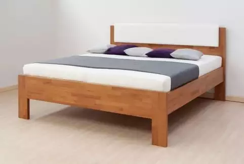 Masivní postel Danny Live z různých druhů masivů s čalouněným čelem