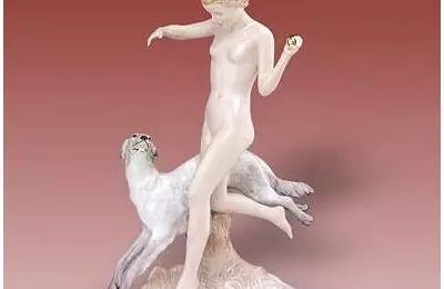 Bílý dekorativní ozdobný porcelán Diana