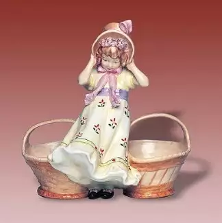 Ozdobná porcelánová figura vážící 1 kg Dívka s košíky