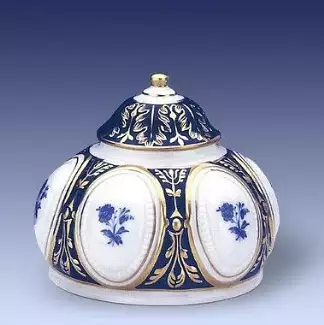 Ručně vyráběná figura o délce 14,5 cm Dóza na šperky