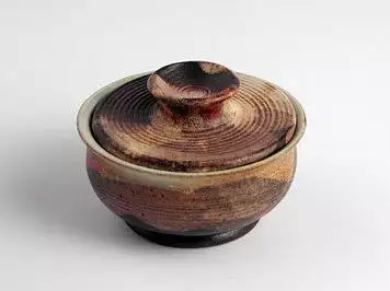 Dóza točená malá v různých barvách