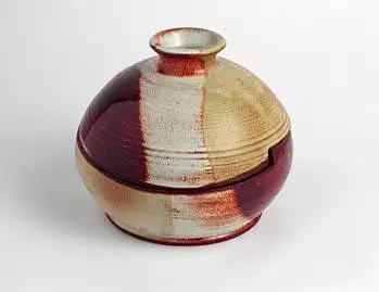 Doza točená z vysoce užitkové keramiky