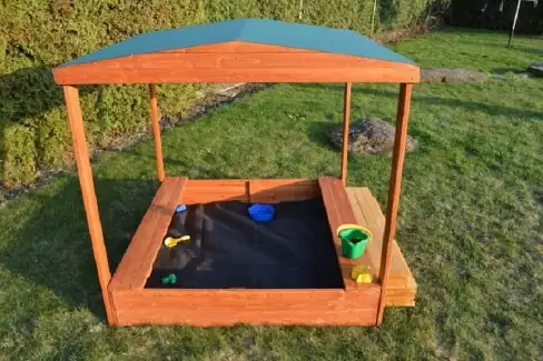 Dřevěné dětské pískoviště se střechou