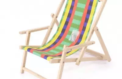Dřevěné reklamní lehátko pro děti s potahem a područky