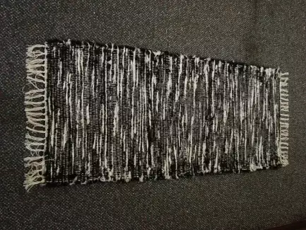 Ručně tkaný koberec 50 x 120 cm béžový + černý melír