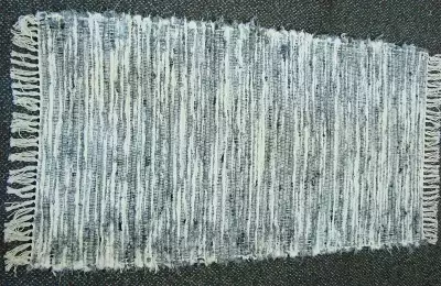 Ručně tkaný koberec 60 x 120 cm odstíny šedi (světlý až tmavý melír)