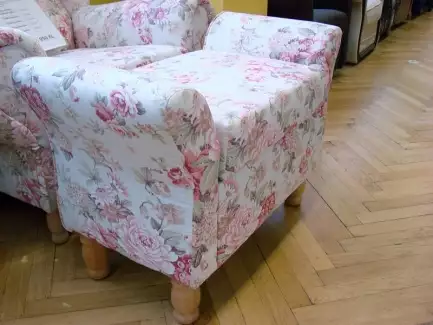 Luxusní úložný taburet s područkami Mizare skladem