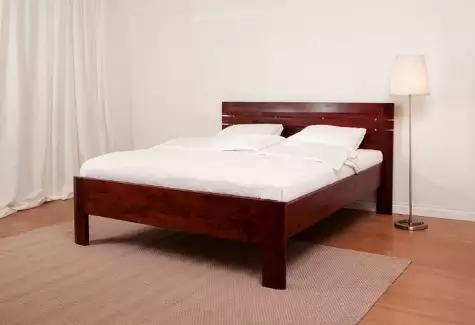 Masivní postel Michal z jádrového buku