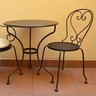 Kovový kulatý venkovní stolek menší Marseille 