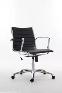 Stylové křeslo s prošívaným čalouněním a středním opěrákem Katia