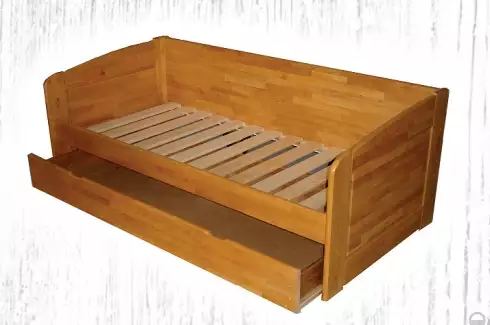 Pohovka z masivního dřeva s praktickou přistýlkou Pavla II