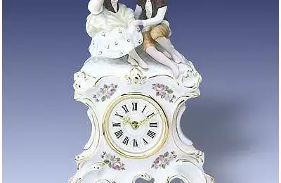Figurální a ozdobný porcelán o délce 20 cm Hodiny Romance