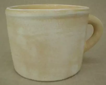 Režný hrnek s vysokým podílem ruční práce