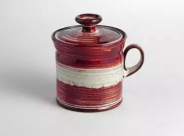 Hrnek s pokličkou rovný z vysoce užitkové keramiky