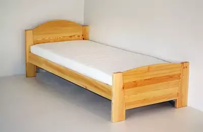 Jednolůžková postel z masivu DANIELA