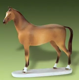 Hnědá porcelánová figura o délce 19 cm Jezdecký kůň