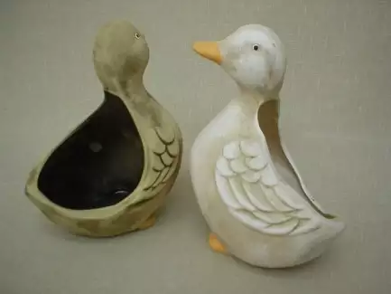 Roztomilá keramická kachna o výšce 20 cm