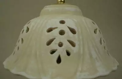 Keramický lustřík s pevnou šňůrou o průměru 22 cm
