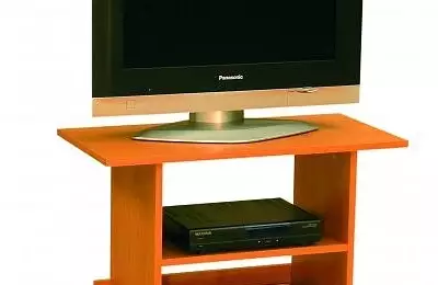 Klasický a jednoduše řešený TV stolek Mája