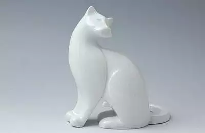 Bílý dekorativní porcelán Kočka sedící