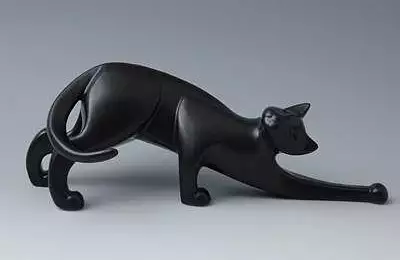 Černá dekorativní figura dlouhá 36 cm Kocour ležící
