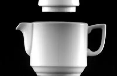 Kvalitní porcelánová konvice čajová Venuše