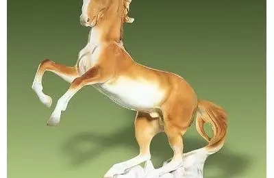 Unikátní porcelánová figura vysoká 39,5 cm Kůň II
