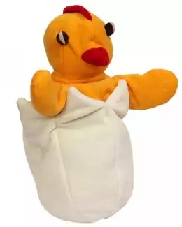 Hračka vyrobena z příjemného materiálu Slepice