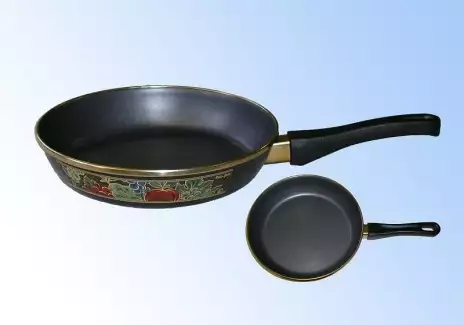 Kvalitní smaltovaná pánev ROYAL, uvnitř s teflonem, průměr 24 cm