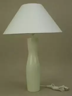 Bílá ozdobná lampa Kužel II